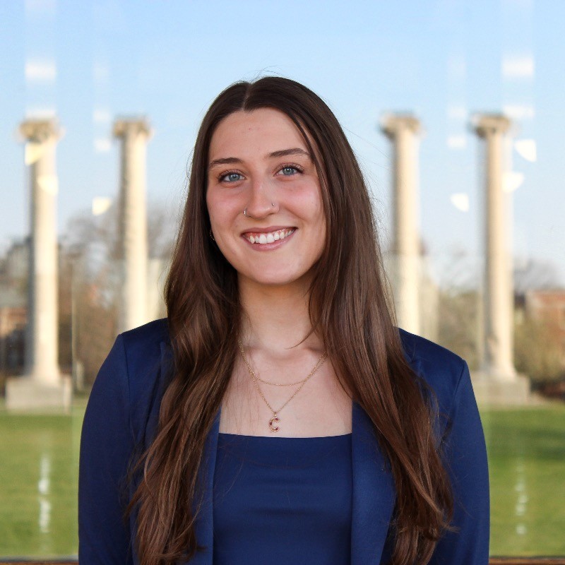 Portrait of TRiO Student, Camryn Adams, in front of the Columns.
